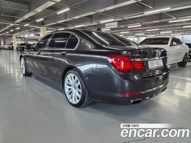 BMW 7-Series 2014 thumb 2