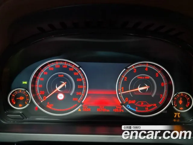 BMW 7-Series 2014 thumb 8