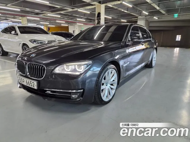 BMW 7-Series 2014 thumb 12
