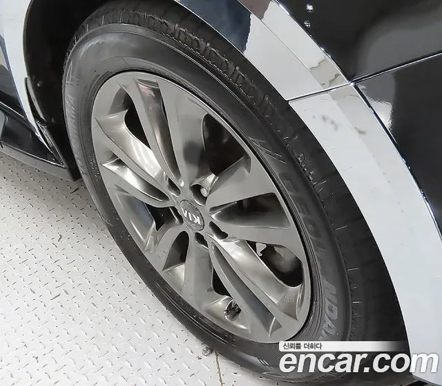 Kia Carnival 2015 thumb 5