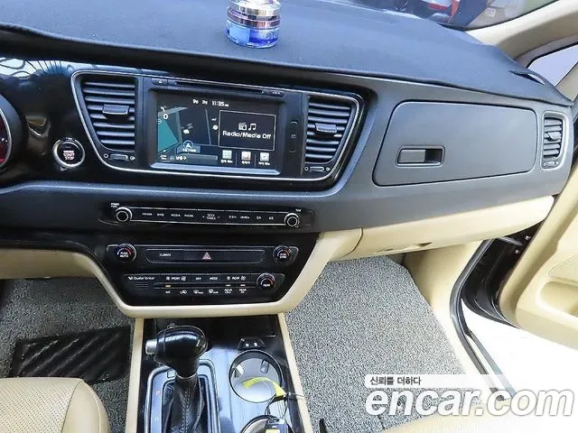 Kia Carnival 2015 thumb 7