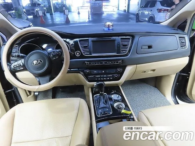 Kia Carnival 2015 thumb 9