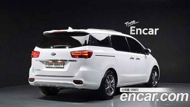 Kia Carnival 2019 thumb 2