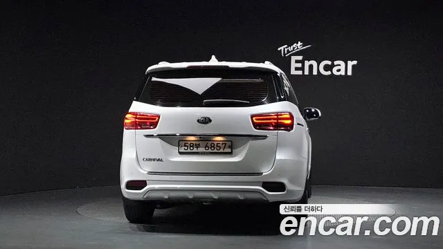Kia Carnival 2019 thumb 4
