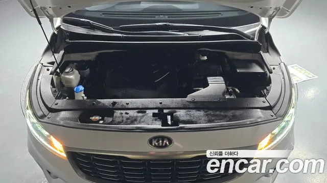 Kia Carnival 2019 thumb 6