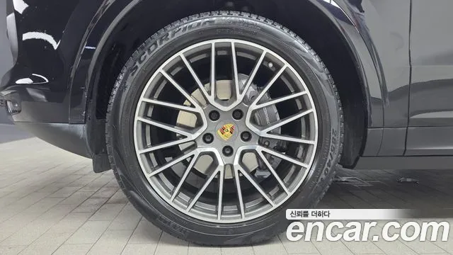 Porsche Cayenne 2021 thumb 4