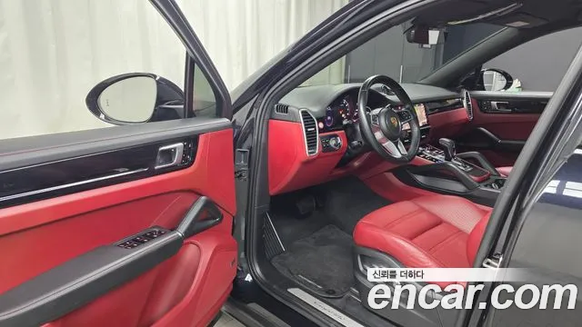 Porsche Cayenne 2021 thumb 9