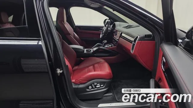 Porsche Cayenne 2021 thumb 10