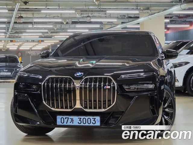 BMW i7 2024 thumb 2