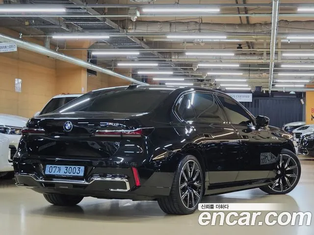 BMW i7 2024 thumb 3