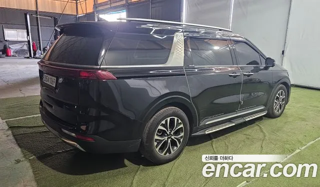 Kia Carnival 2023 thumb 2