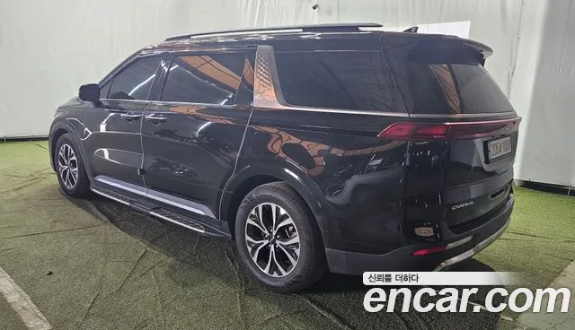Kia Carnival 2023 thumb 3