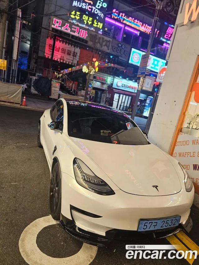 Tesla Model 3 2020 thumb 4