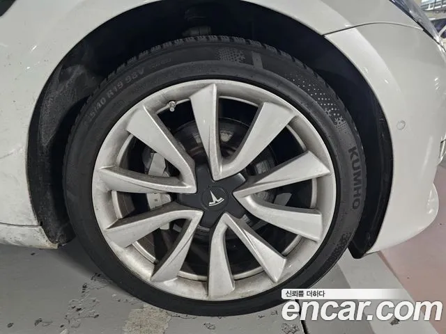 Tesla Model 3 2020 thumb 5