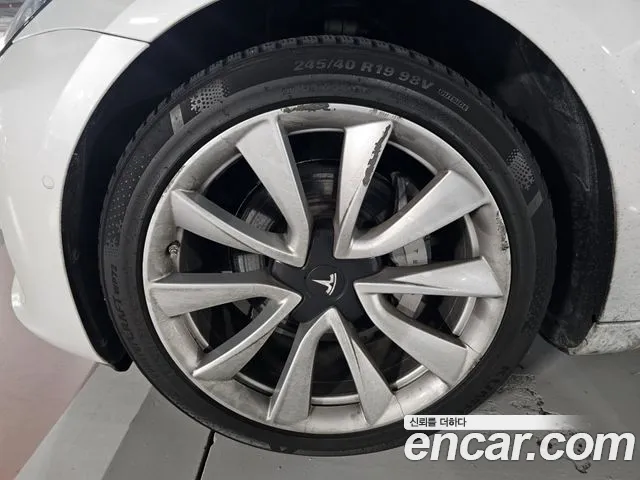 Tesla Model 3 2020 thumb 6