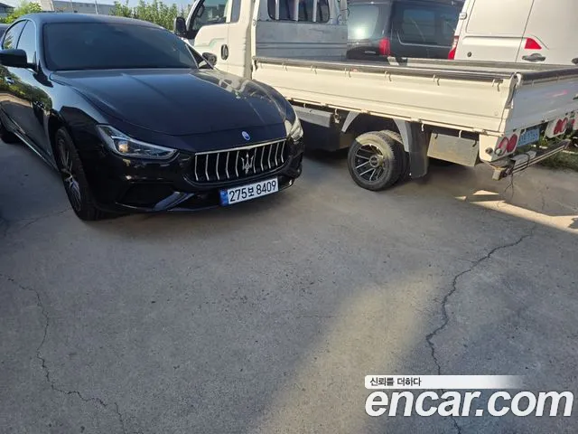 Maserati Ghibli 2019 thumb 4