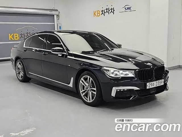 BMW 7-Series 2018 thumb 2