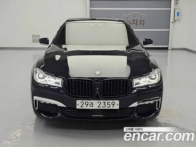 BMW 7-Series 2018 thumb 3