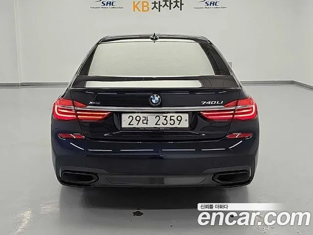 BMW 7-Series 2018 thumb 4