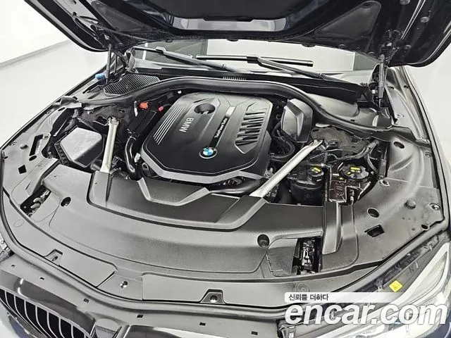 BMW 7-Series 2018 thumb 6