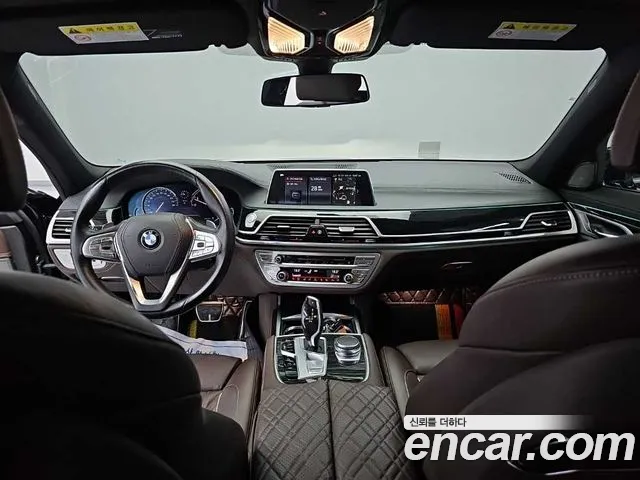 BMW 7-Series 2018 thumb 7
