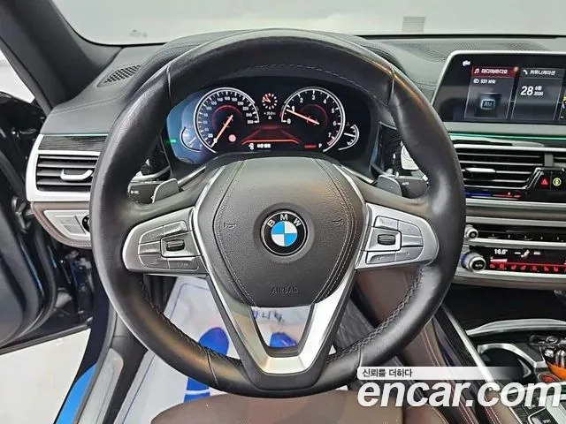 BMW 7-Series 2018 thumb 9