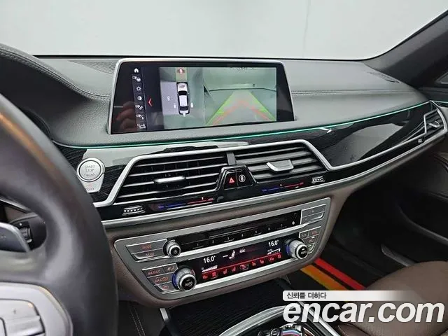 BMW 7-Series 2018 thumb 10