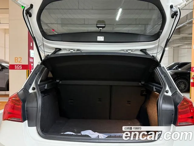 BMW 1-Series 2018 thumb 12
