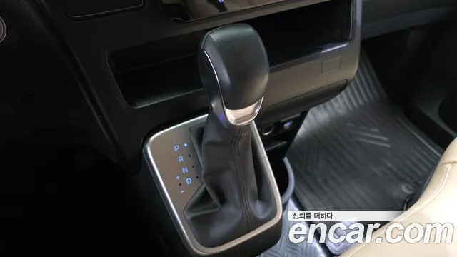 Hyundai Staria 2025 thumb 9