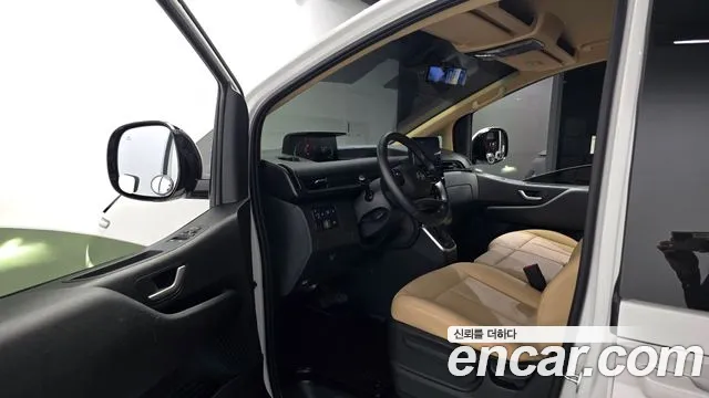 Hyundai Staria 2025 thumb 10