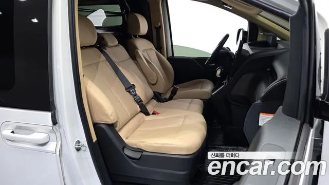 Hyundai Staria 2025 thumb 11