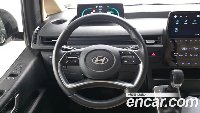 Hyundai Staria 2025 thumb 12