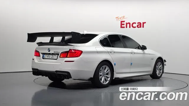 BMW 5-Series 2011 thumb 2