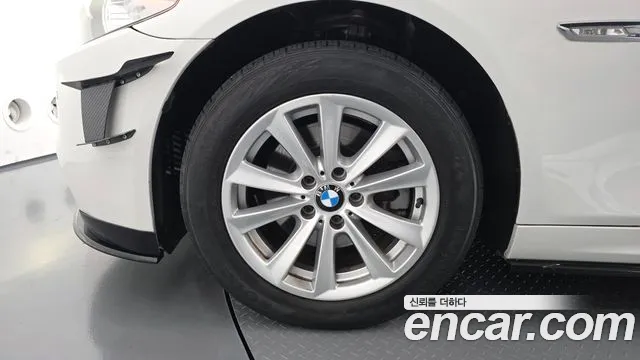 BMW 5-Series 2011 thumb 5