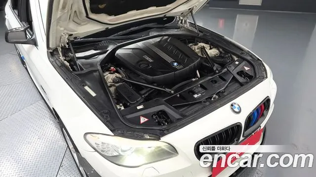 BMW 5-Series 2011 thumb 6