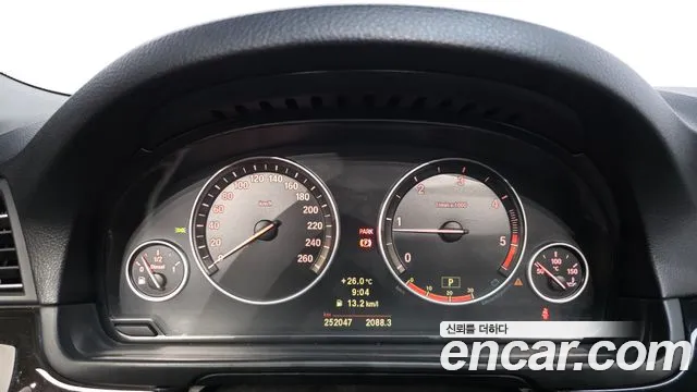 BMW 5-Series 2011 thumb 8