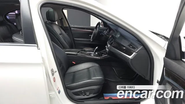 BMW 5-Series 2011 thumb 11