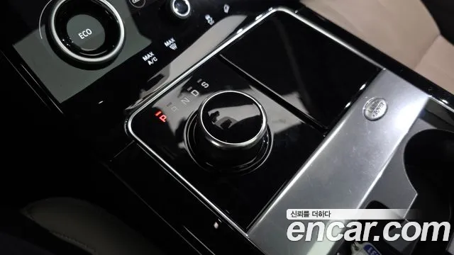 Land Rover Range Rover Velar 2019 thumb 9