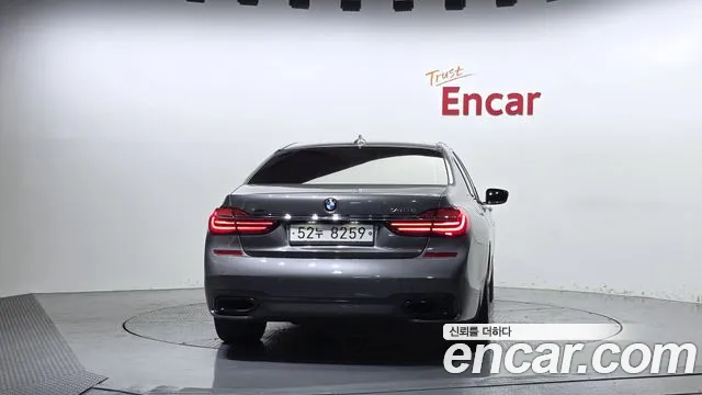 BMW 7-Series 2017 thumb 4
