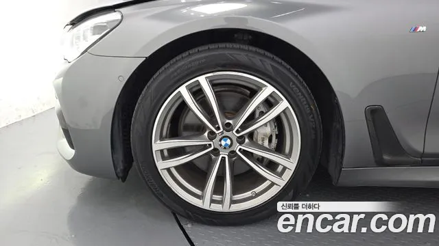 BMW 7-Series 2017 thumb 5