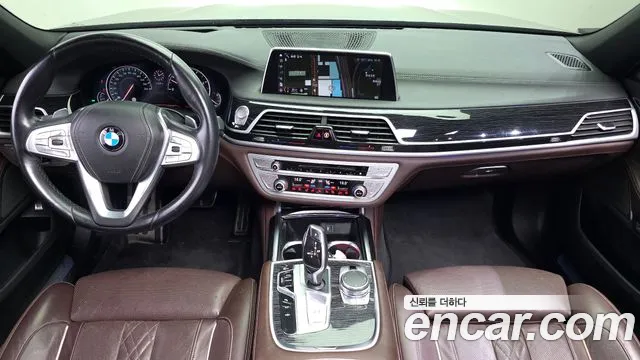 BMW 7-Series 2017 thumb 7