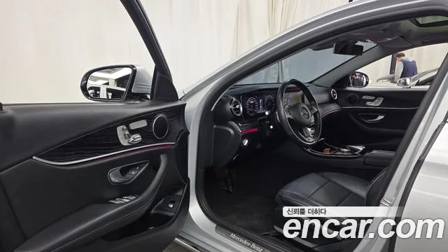 Mercedes-Benz E-Класс 2017 thumb 10