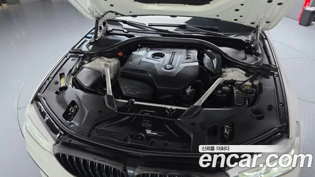 BMW 5-Series 2018 thumb 5
