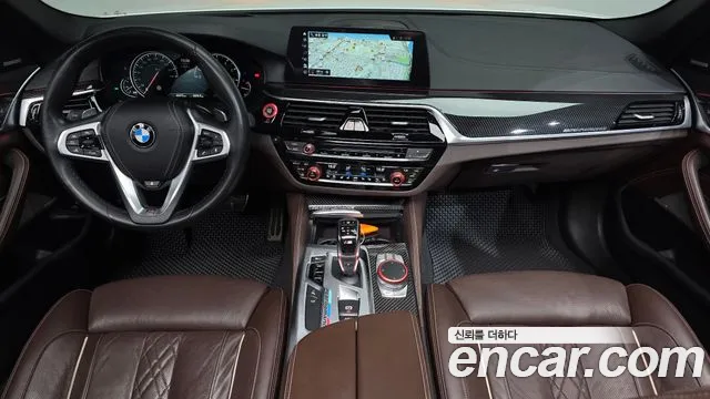 BMW 5-Series 2018 thumb 6