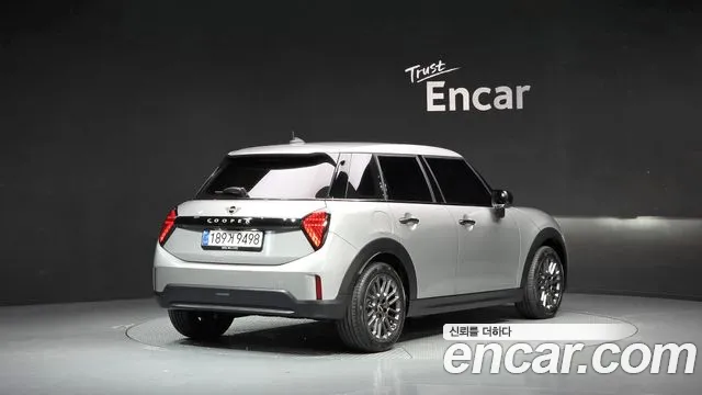 MINI Hatch 2025 thumb 2