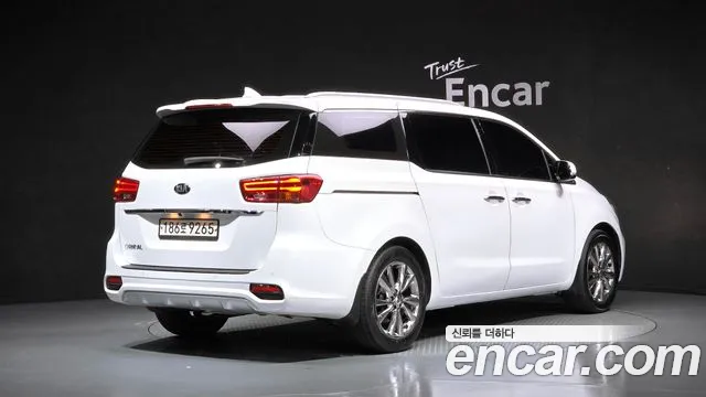 Kia Carnival 2019 thumb 2