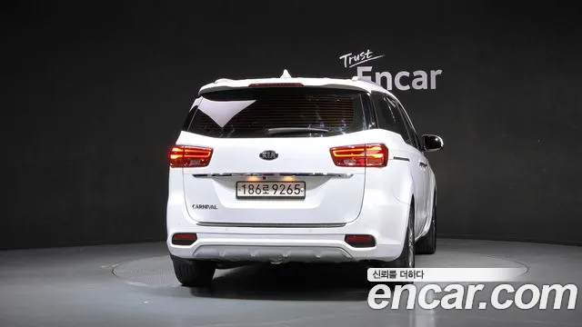 Kia Carnival 2019 thumb 4