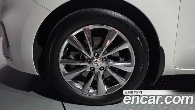 Kia Carnival 2019 thumb 5