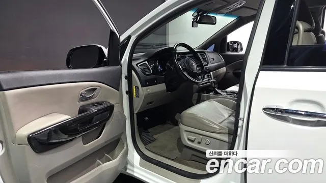 Kia Carnival 2019 thumb 10