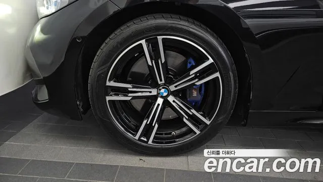 BMW 3-Series 2023 thumb 5